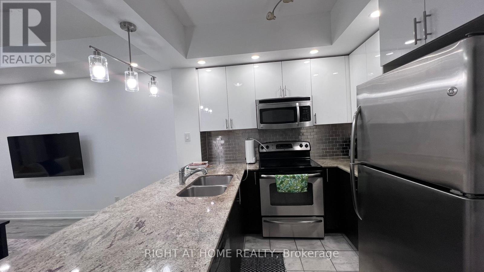 814 - 520 Steeles Avenue W, Vaughan, Ontario  L4J 0H2 - Photo 4 - N12503242