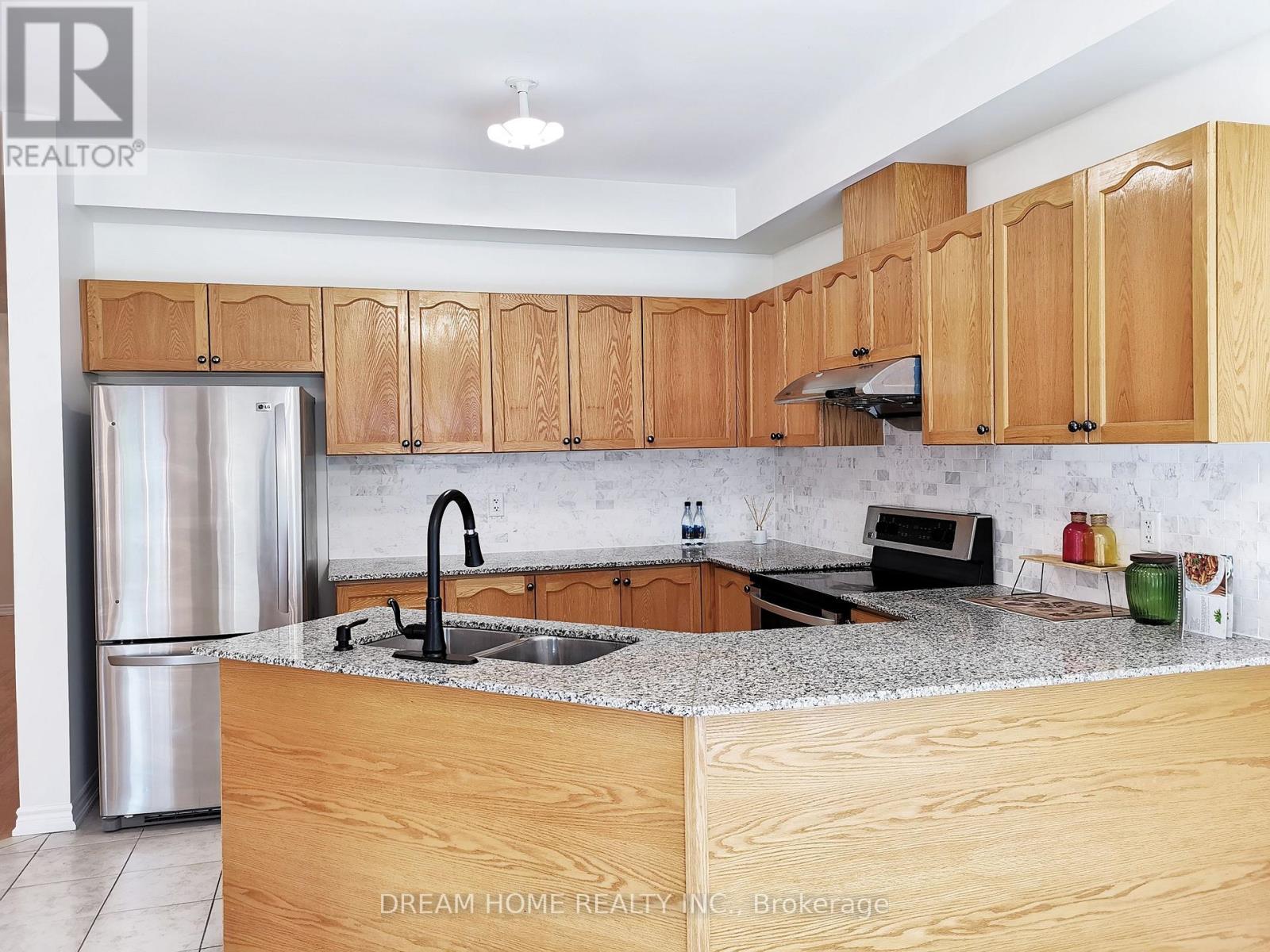 269 Helen Avenue, Markham, Ontario  L3R 1J9 - Photo 13 - N12503260