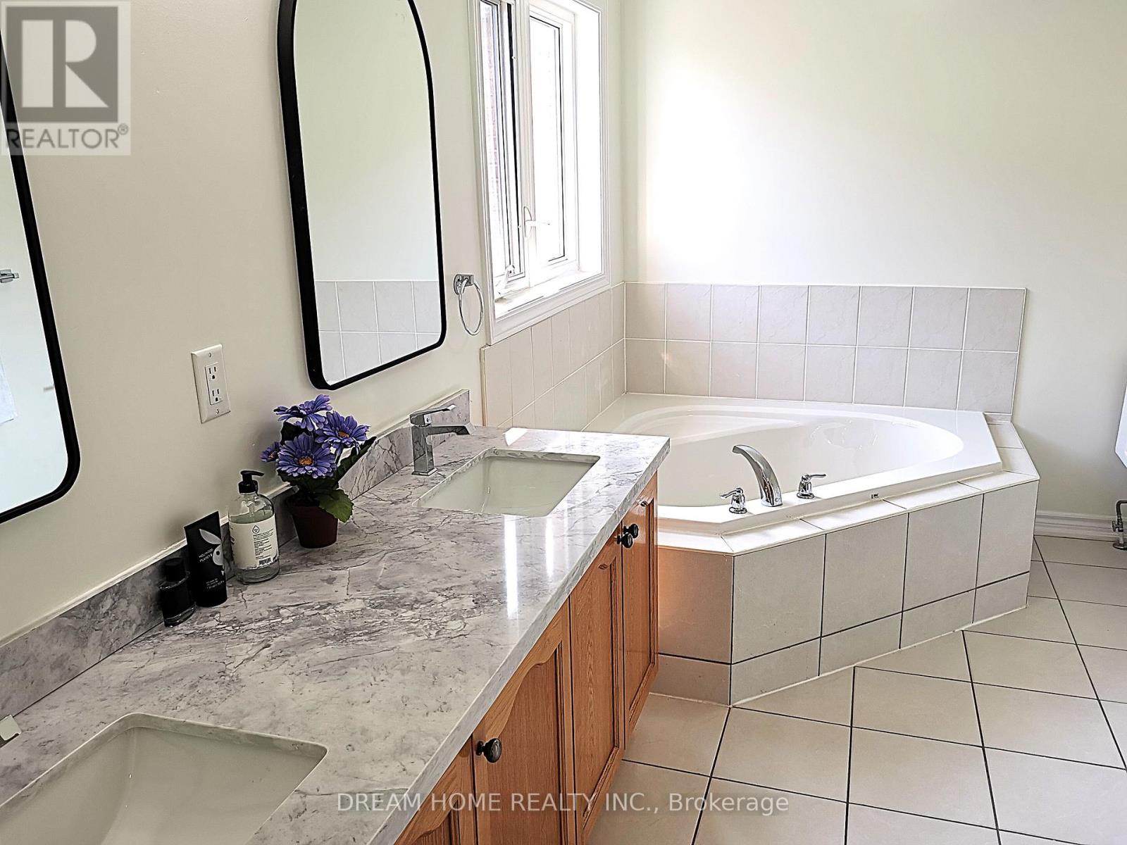 269 Helen Avenue, Markham, Ontario  L3R 1J9 - Photo 19 - N12503260