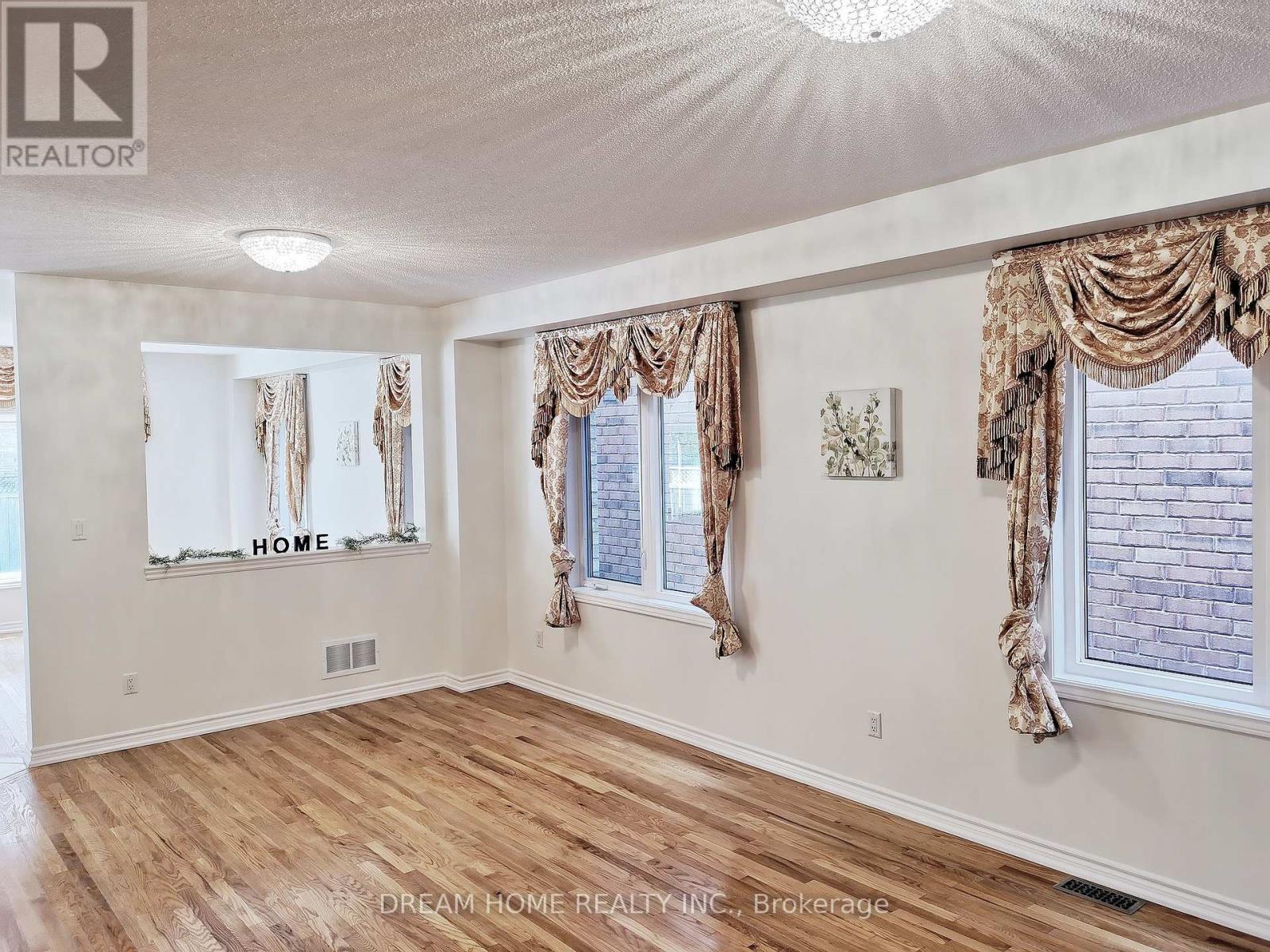 269 Helen Avenue, Markham, Ontario  L3R 1J9 - Photo 7 - N12503260