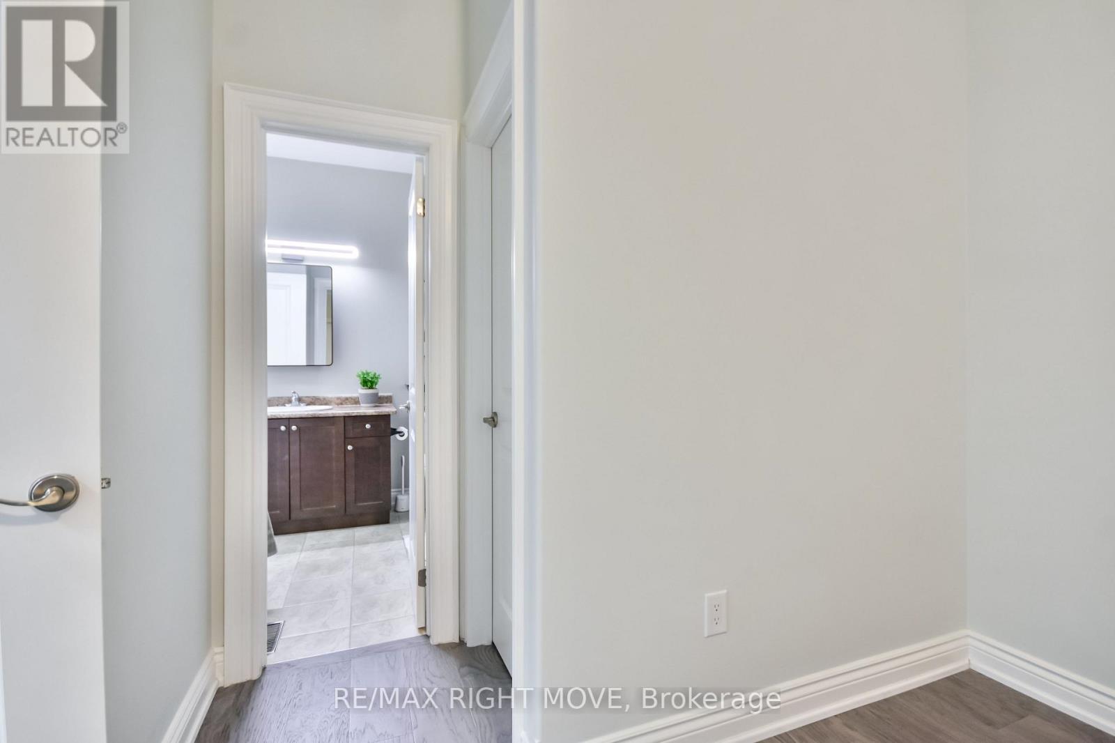 28 - 10 Invermara Court, Orillia, Ontario  L3V 0B7 - Photo 5 - S12503218