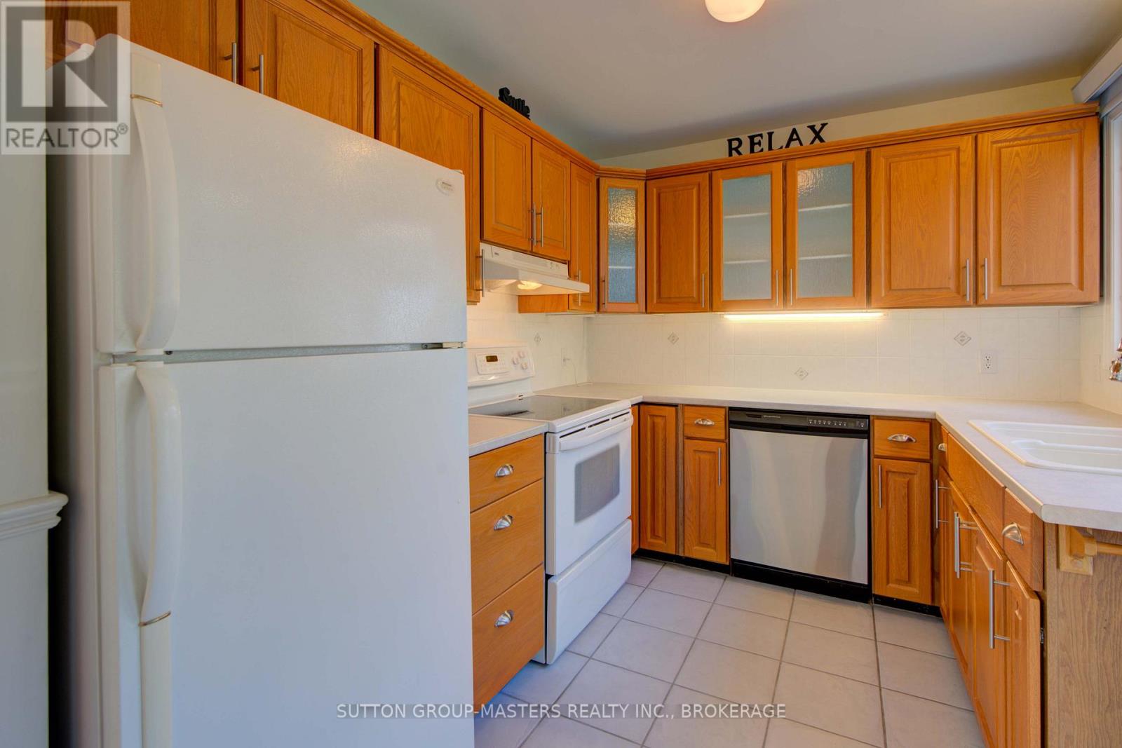 17 Country Club Drive, Loyalist, Ontario  K0H 1G0 - Photo 11 - X12493126