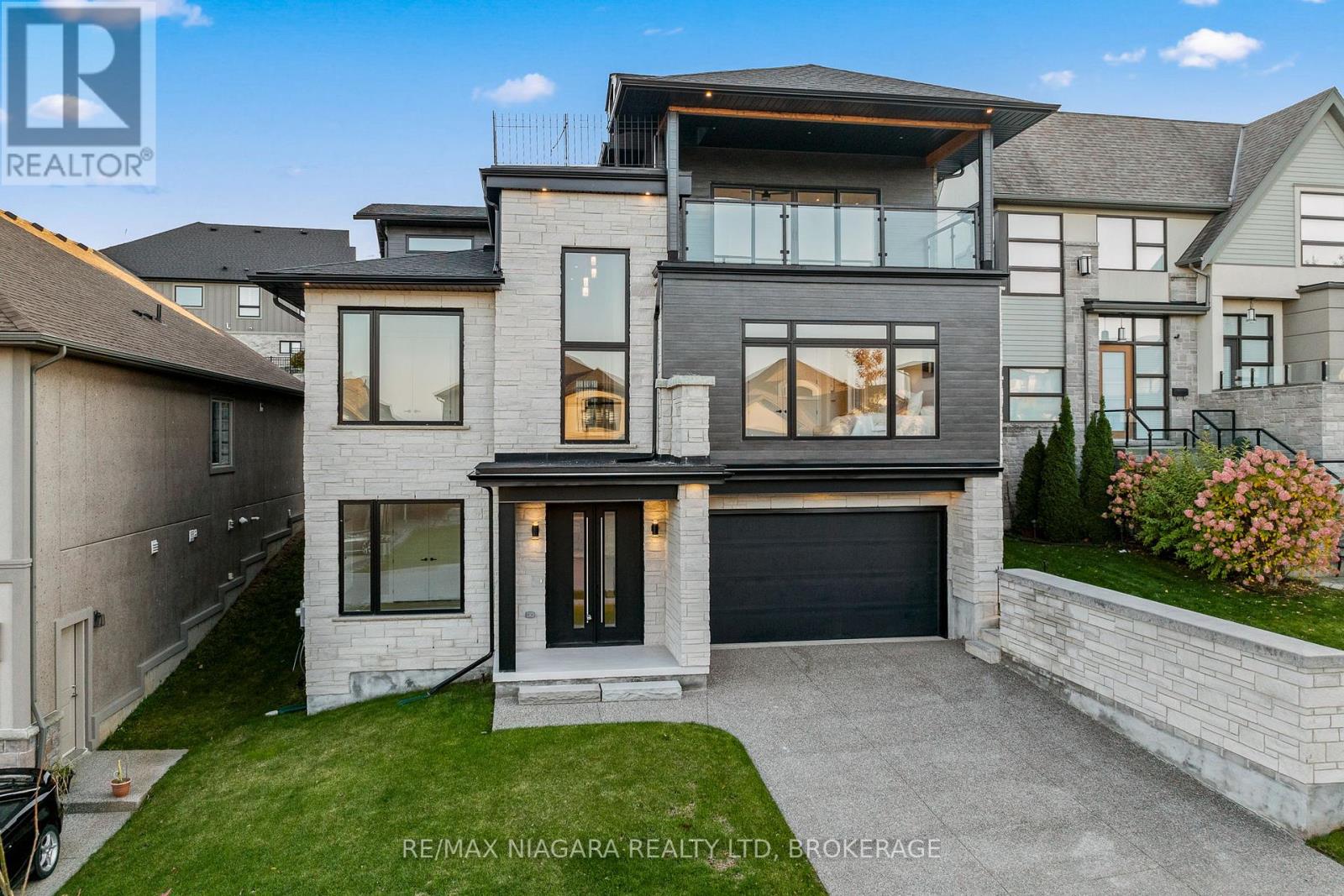 13 Kenmir Avenue, Niagara-On-The-Lake, Ontario L0S 1J0 - Photo 2 - X12503056