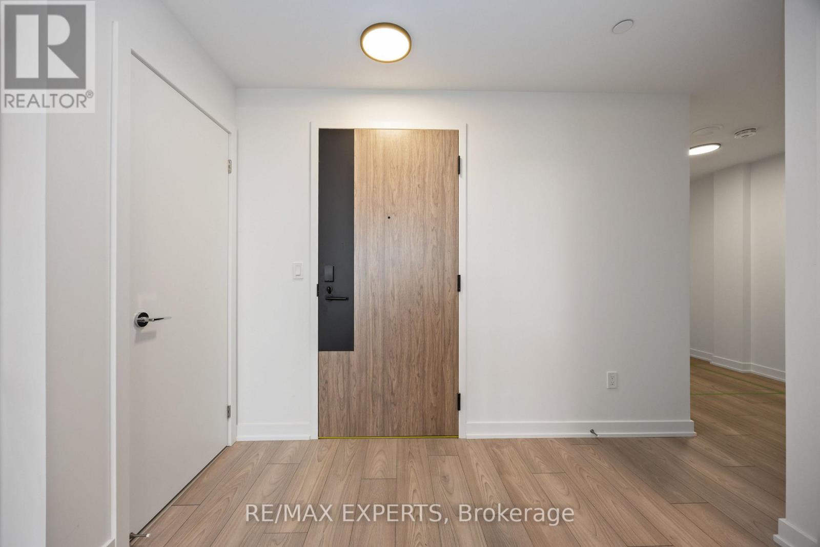 407 - 1007 The Queensway, Toronto, Ontario  M8Z 6C7 - Photo 3 - W12503160