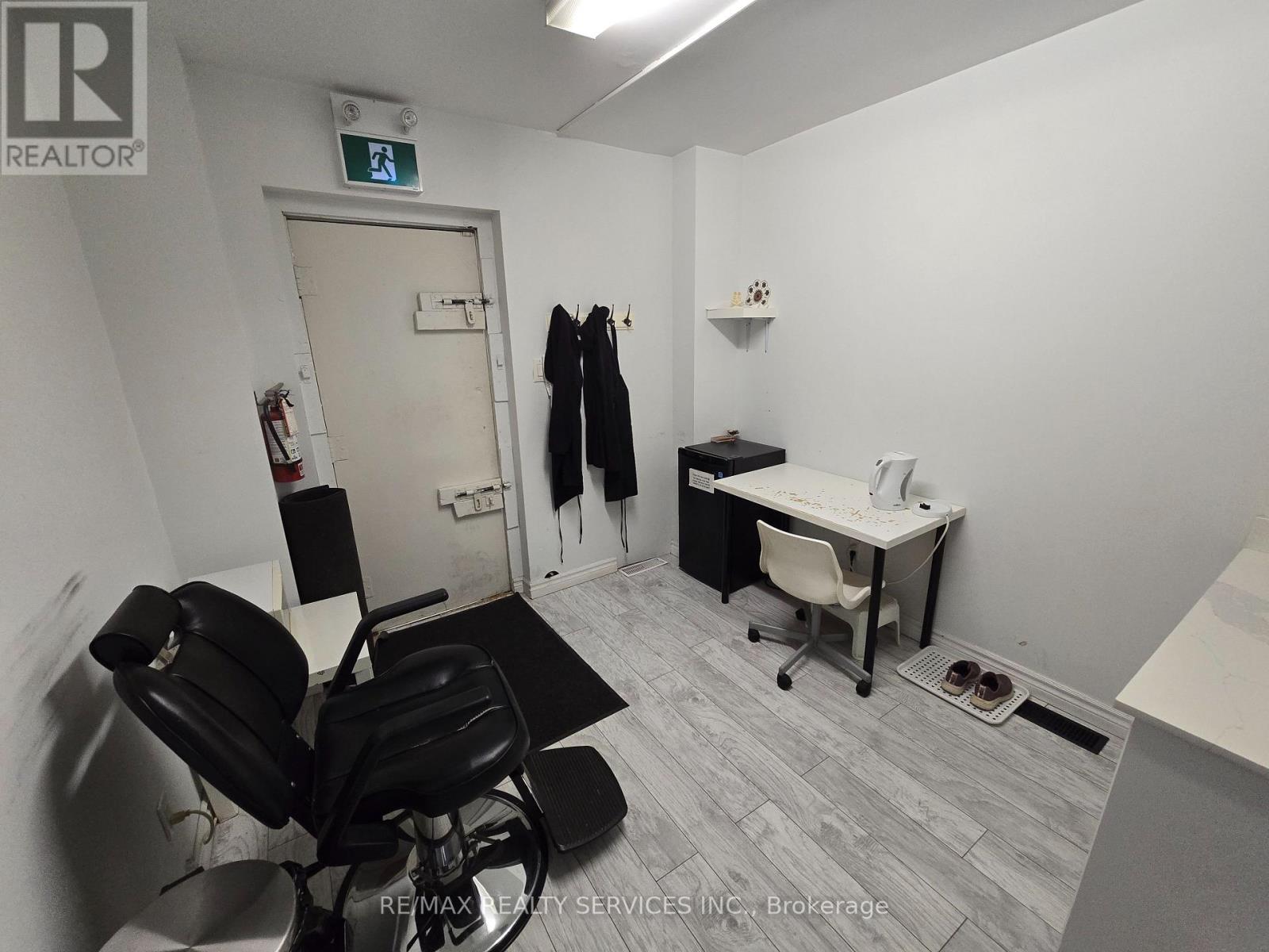 910 Bloor Street, Toronto, Ontario  M6H 1L1 - Photo 10 - W12503186