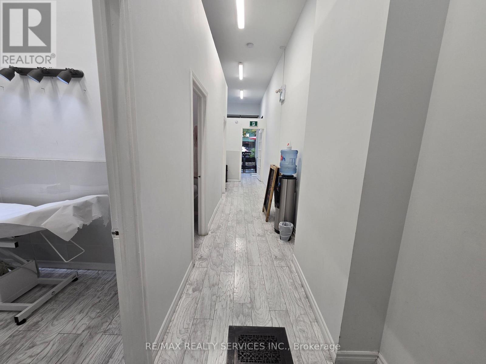 910 Bloor Street, Toronto, Ontario  M6H 1L1 - Photo 12 - W12503186