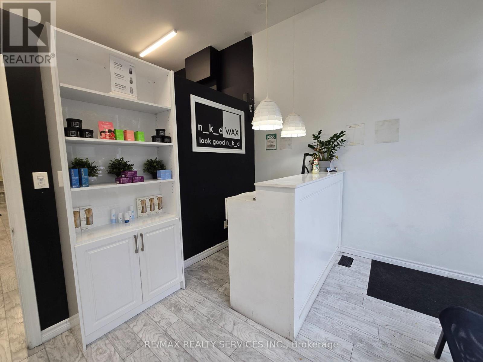 910 Bloor Street, Toronto, Ontario  M6H 1L1 - Photo 2 - W12503186