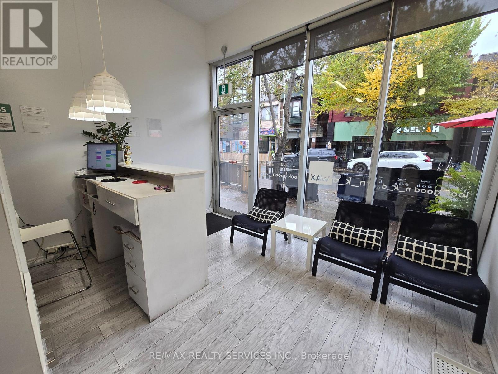910 Bloor Street, Toronto, Ontario  M6H 1L1 - Photo 4 - W12503186