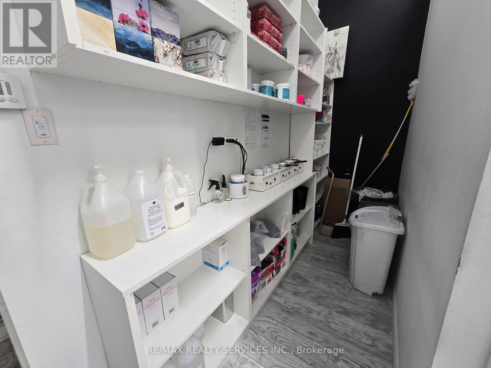 910 Bloor Street, Toronto, Ontario  M6H 1L1 - Photo 7 - W12503186