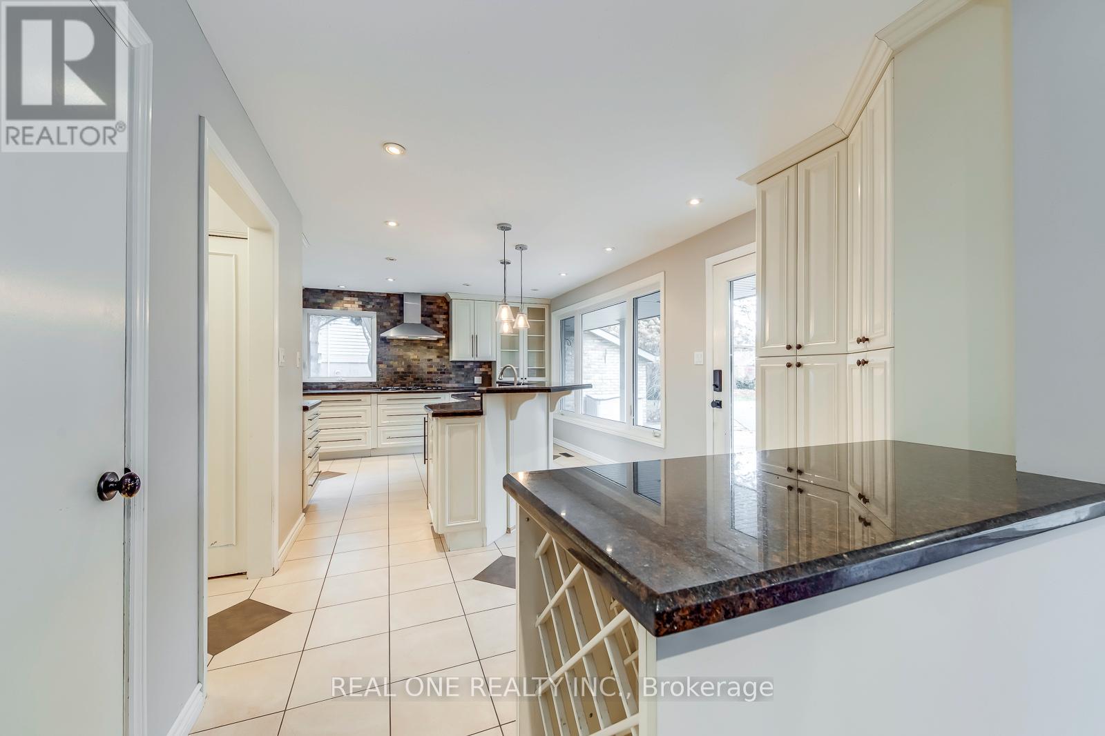 120 Blyth Crescent, Oakville, Ontario  L6J 5H6 - Photo 13 - W12503238