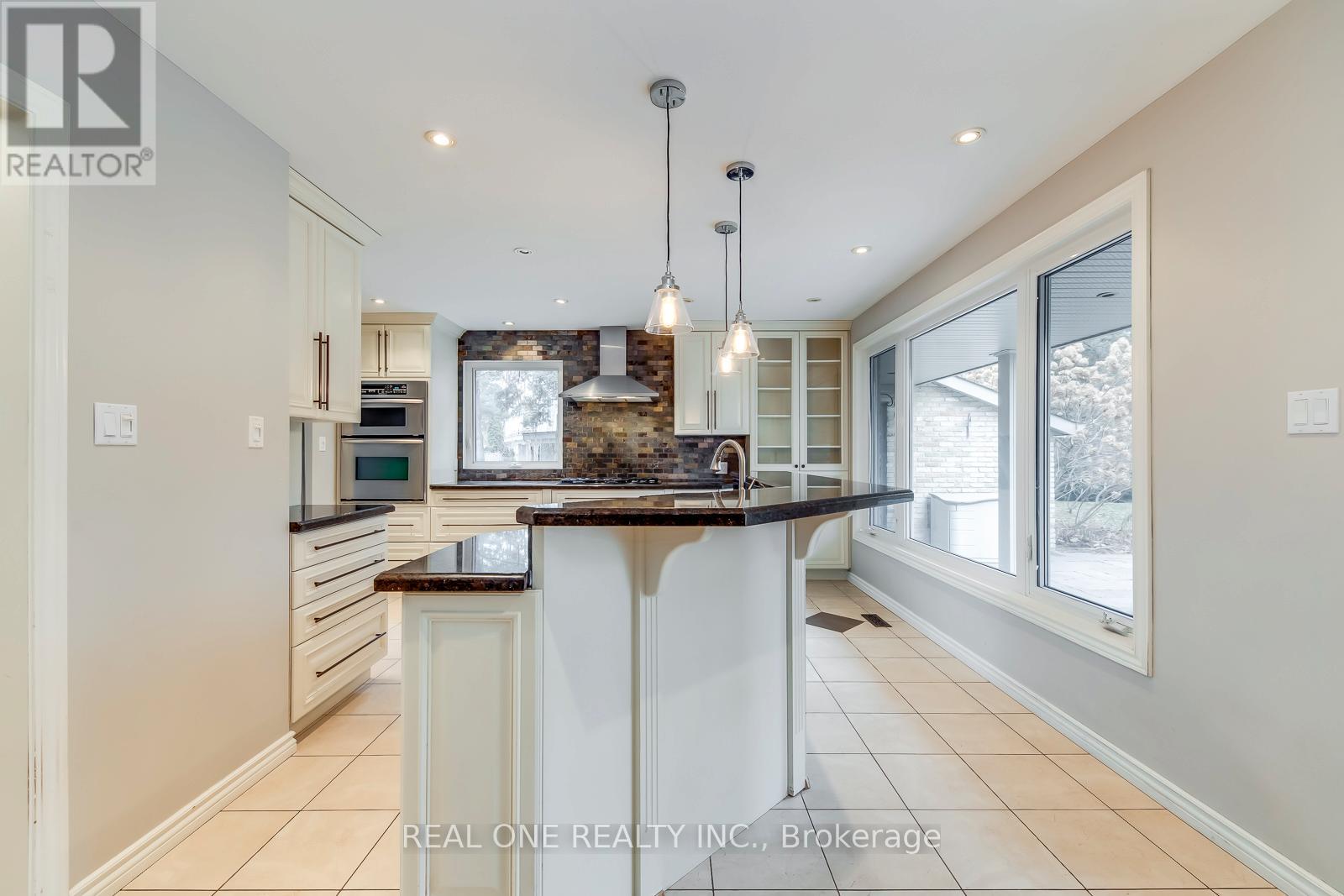 120 Blyth Crescent, Oakville, Ontario  L6J 5H6 - Photo 14 - W12503238