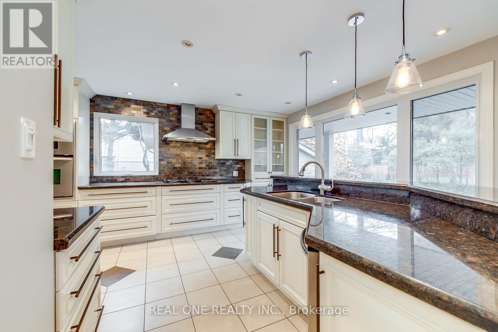 120 Blyth Crescent, Oakville, Ontario  L6J 5H6 - Photo 15 - W12503238