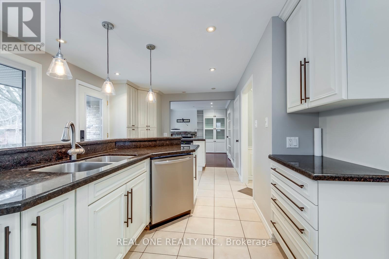 120 Blyth Crescent, Oakville, Ontario  L6J 5H6 - Photo 19 - W12503238