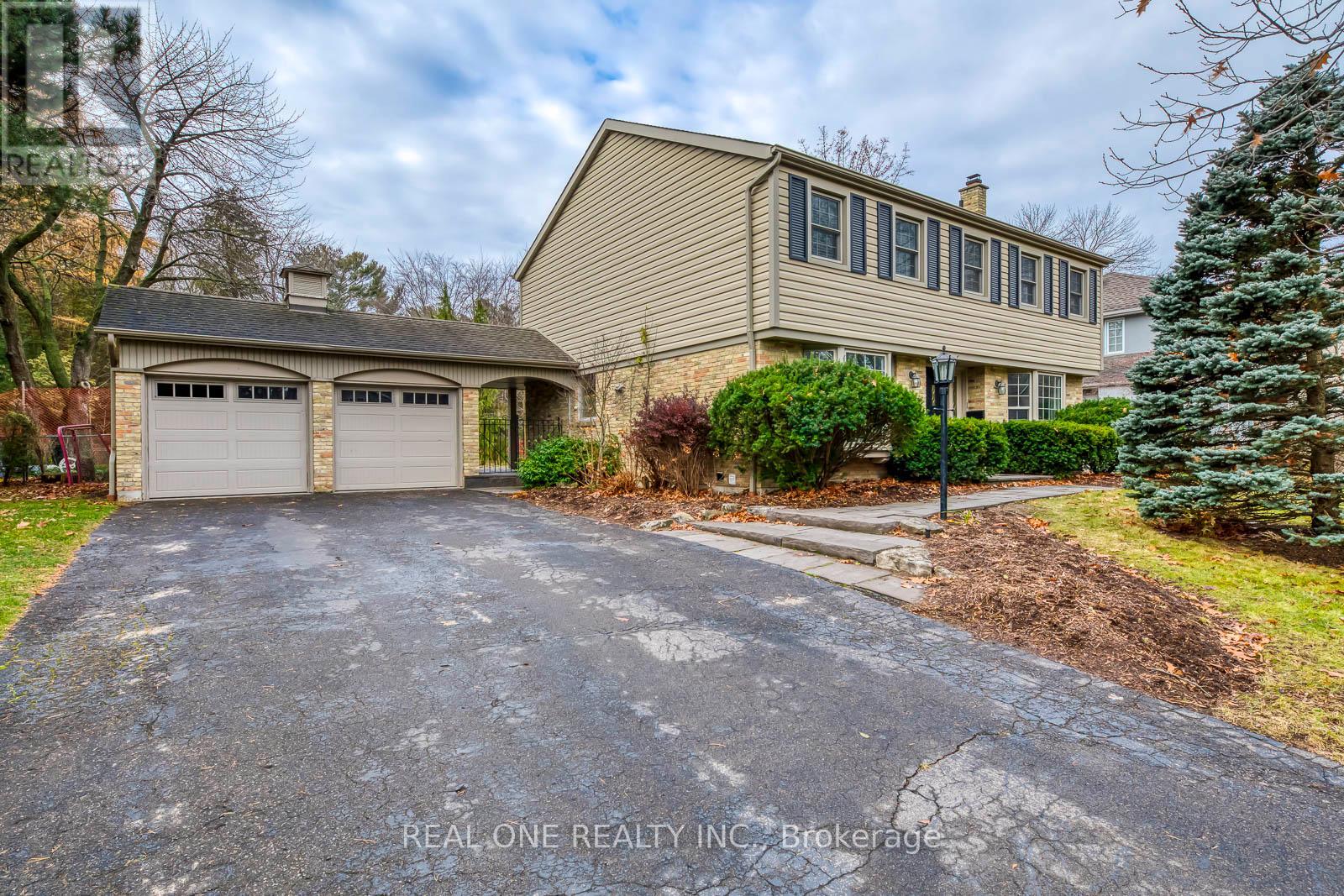 120 Blyth Crescent, Oakville, Ontario  L6J 5H6 - Photo 2 - W12503238