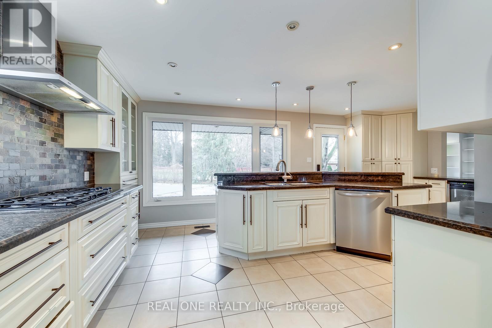 120 Blyth Crescent, Oakville, Ontario  L6J 5H6 - Photo 20 - W12503238