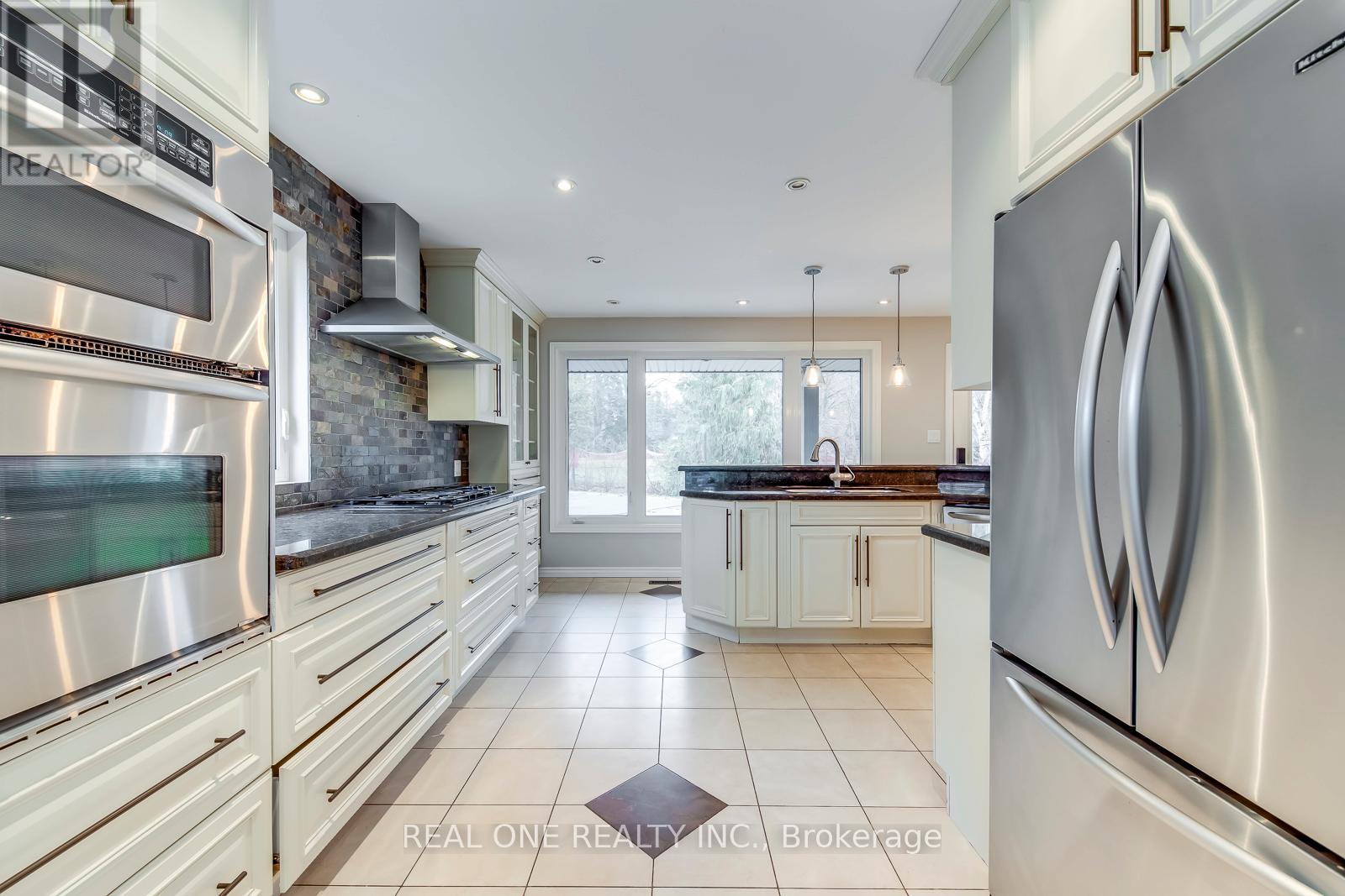 120 Blyth Crescent, Oakville, Ontario  L6J 5H6 - Photo 21 - W12503238