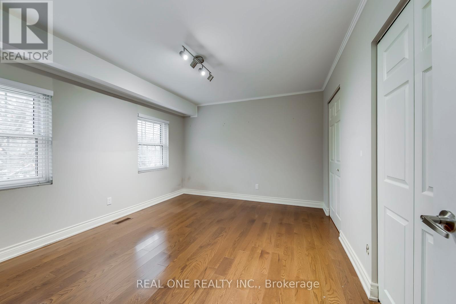 120 Blyth Crescent, Oakville, Ontario  L6J 5H6 - Photo 29 - W12503238