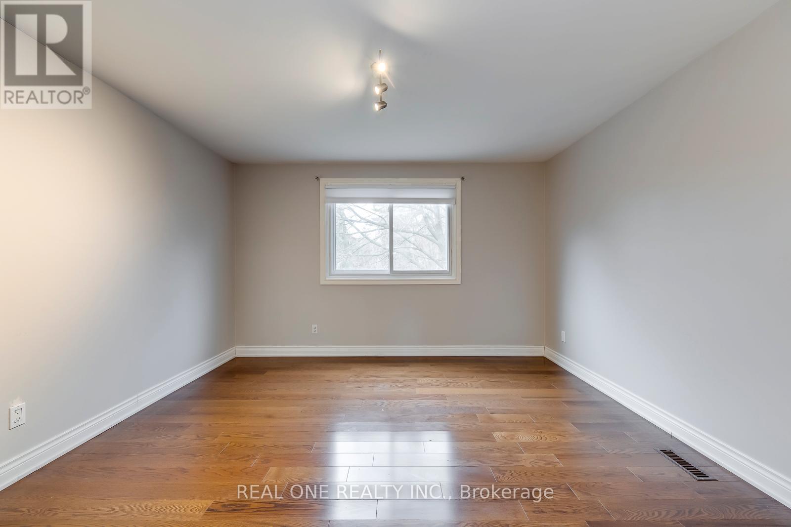 120 Blyth Crescent, Oakville, Ontario  L6J 5H6 - Photo 32 - W12503238