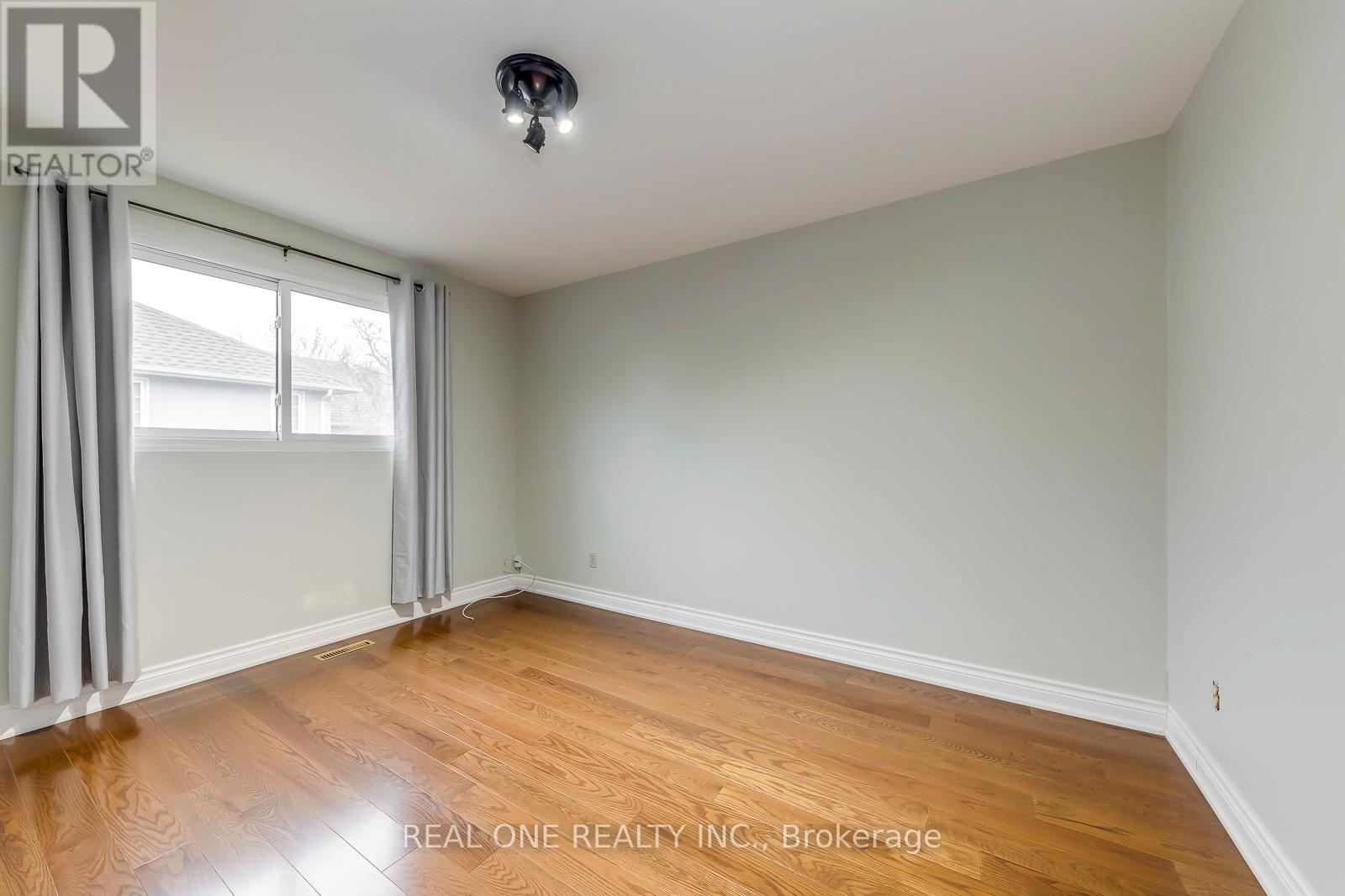 120 Blyth Crescent, Oakville, Ontario  L6J 5H6 - Photo 33 - W12503238