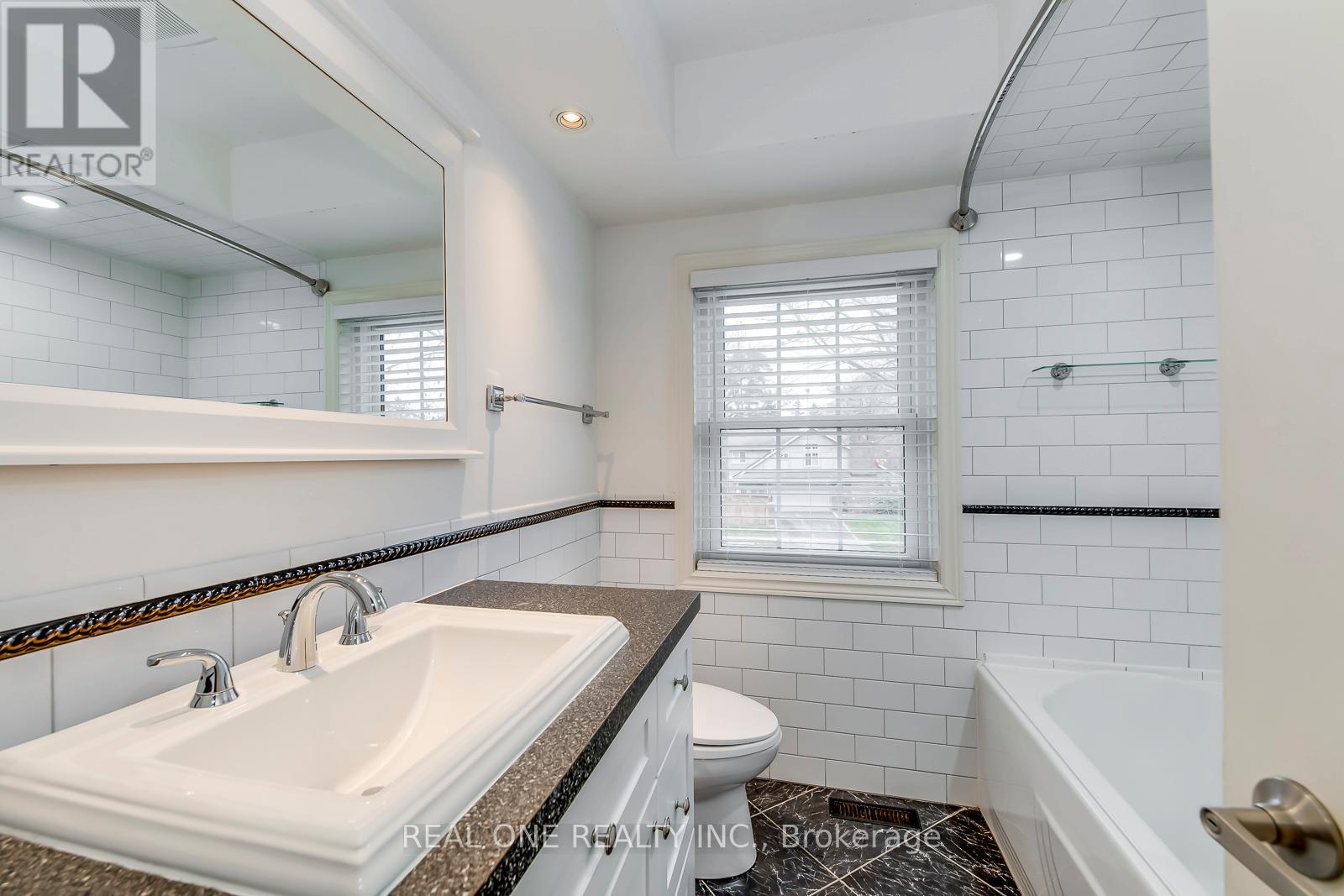 120 Blyth Crescent, Oakville, Ontario  L6J 5H6 - Photo 35 - W12503238