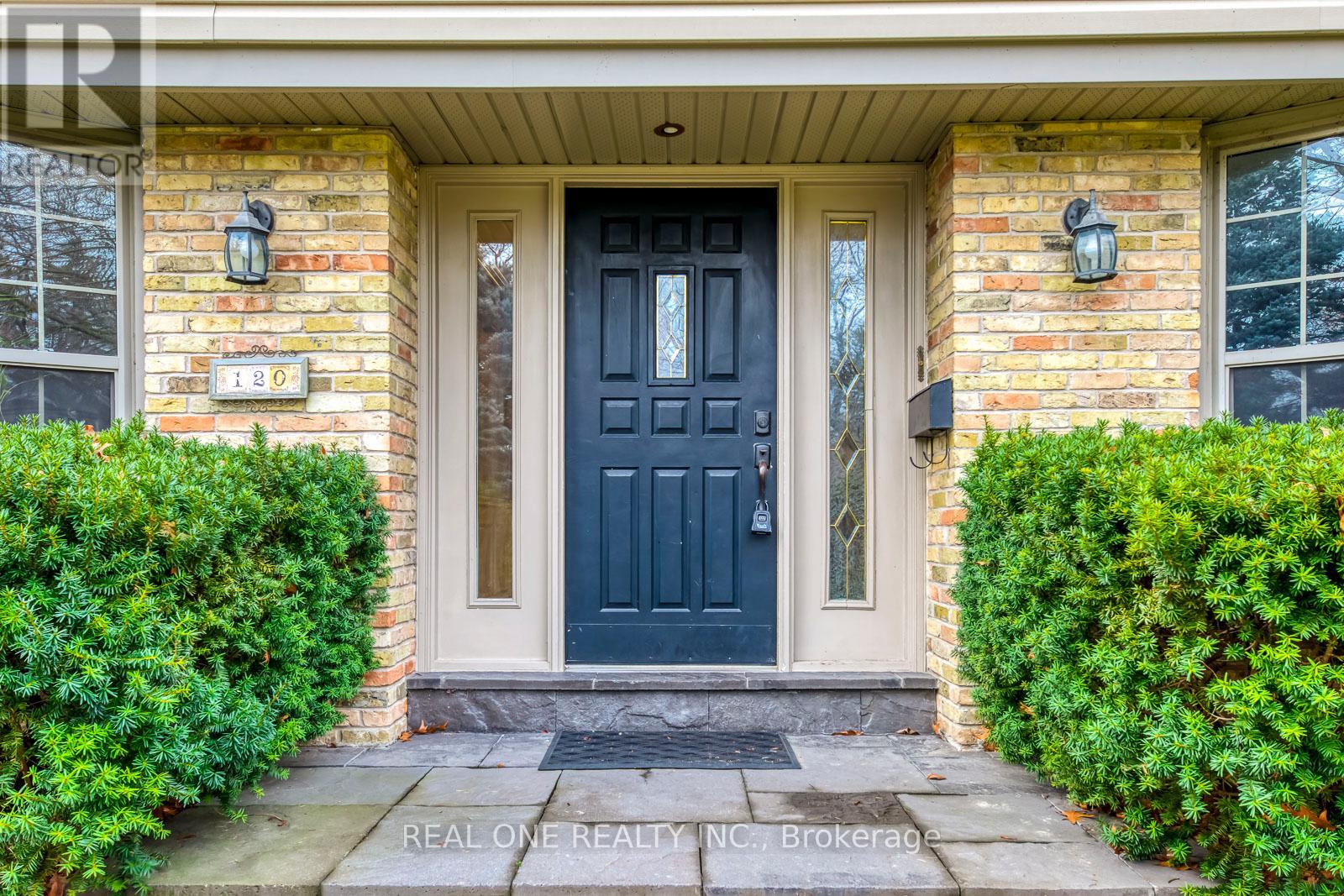 120 Blyth Crescent, Oakville, Ontario  L6J 5H6 - Photo 4 - W12503238