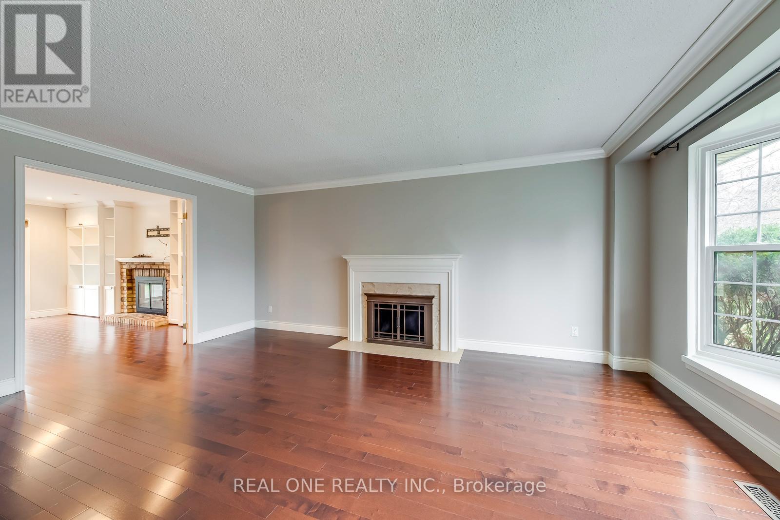 120 Blyth Crescent, Oakville, Ontario  L6J 5H6 - Photo 9 - W12503238