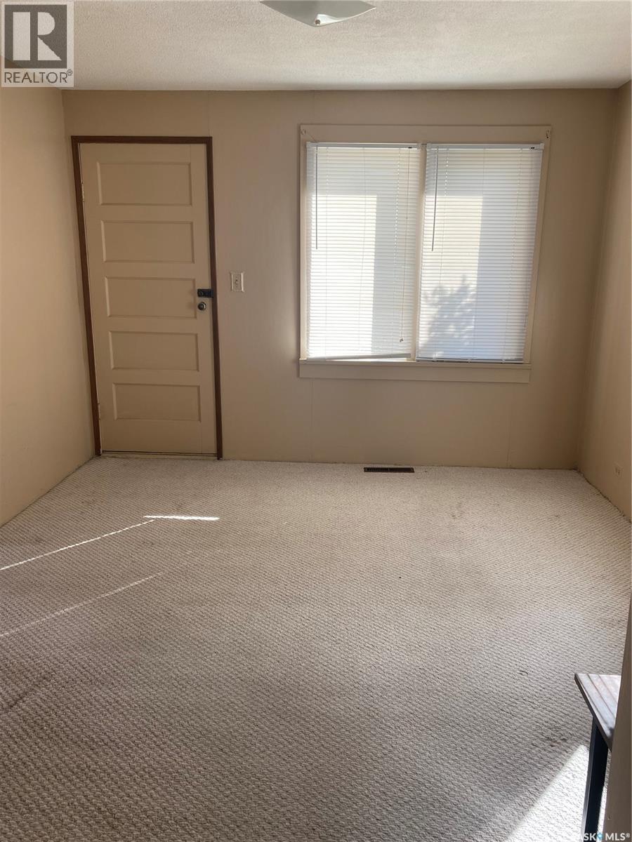 301 Shurygalo Road, Bienfait, Saskatchewan  S0C 0M0 - Photo 13 - SK022266