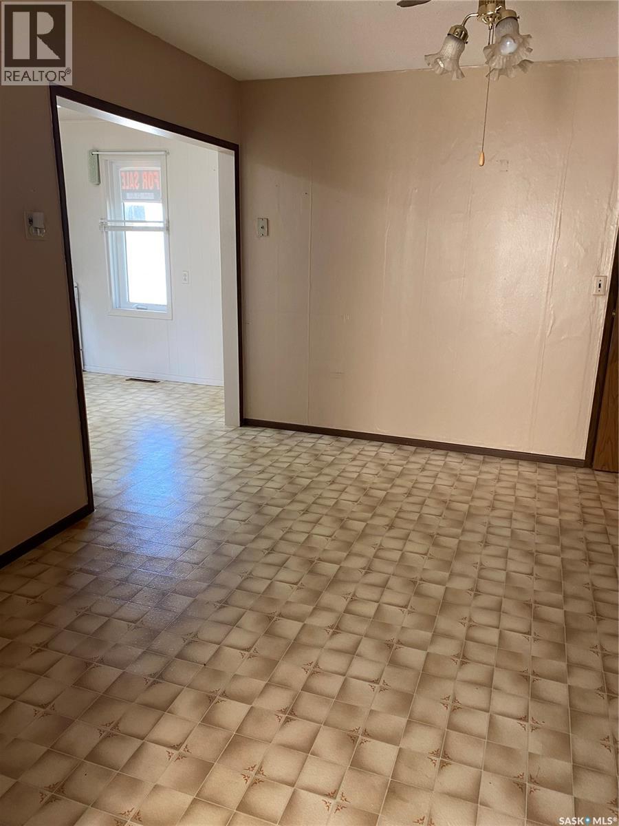 301 Shurygalo Road, Bienfait, Saskatchewan  S0C 0M0 - Photo 9 - SK022266