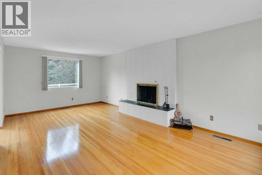 2711 Crawford Road Nw, Calgary, Alberta  T2L 1C9 - Photo 3 - A2267193