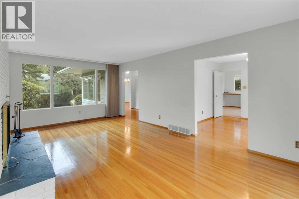 2711 Crawford Road Nw, Calgary, Alberta  T2L 1C9 - Photo 4 - A2267193