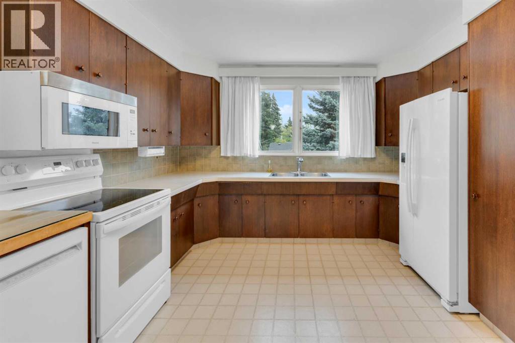 2711 Crawford Road Nw, Calgary, Alberta  T2L 1C9 - Photo 8 - A2267193