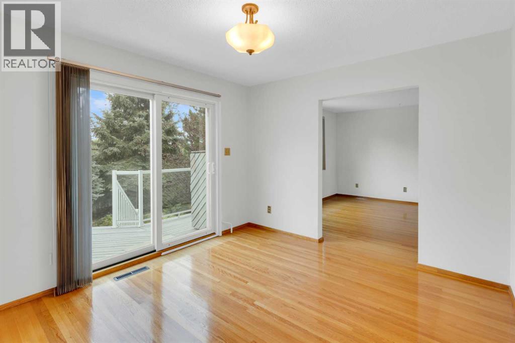 2711 Crawford Road Nw, Calgary, Alberta  T2L 1C9 - Photo 5 - A2267193