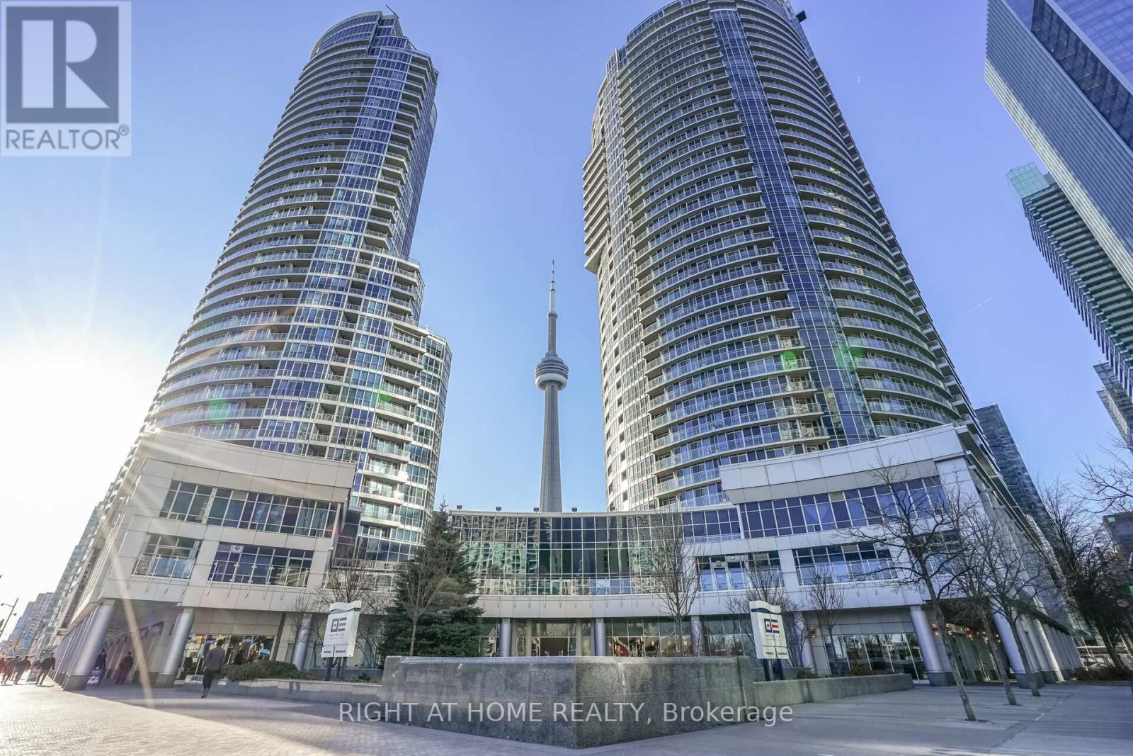 809 - 8 YORK STREET, Toronto, Ontario