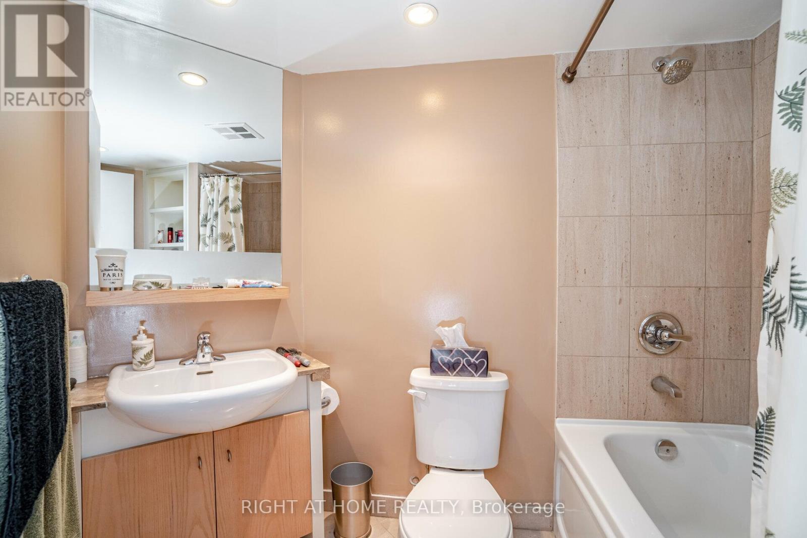 809 - 8 York Street, Toronto, Ontario  M5J 2Y2 - Photo 17 - C12503336