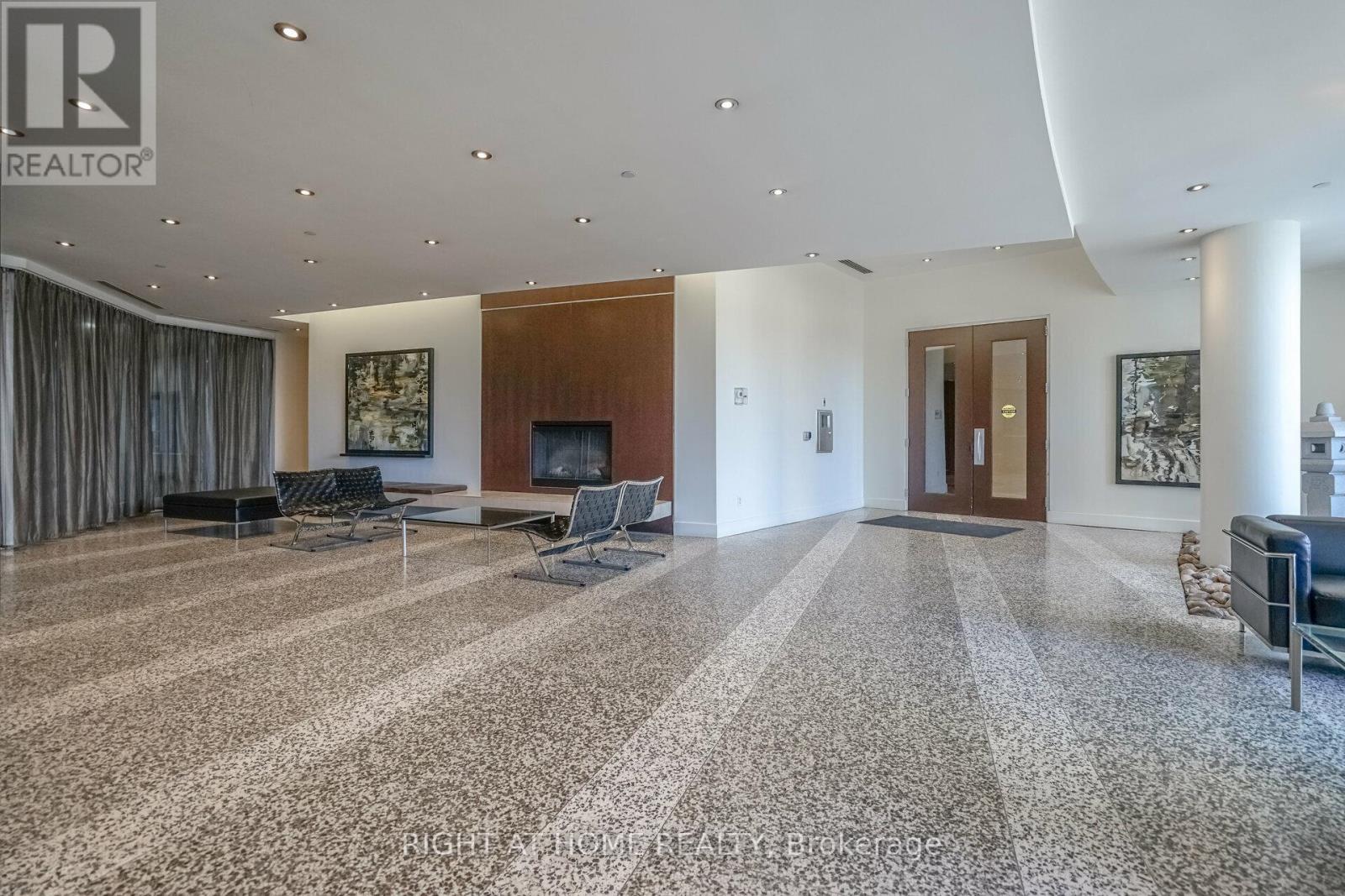 809 - 8 York Street, Toronto, Ontario  M5J 2Y2 - Photo 3 - C12503336