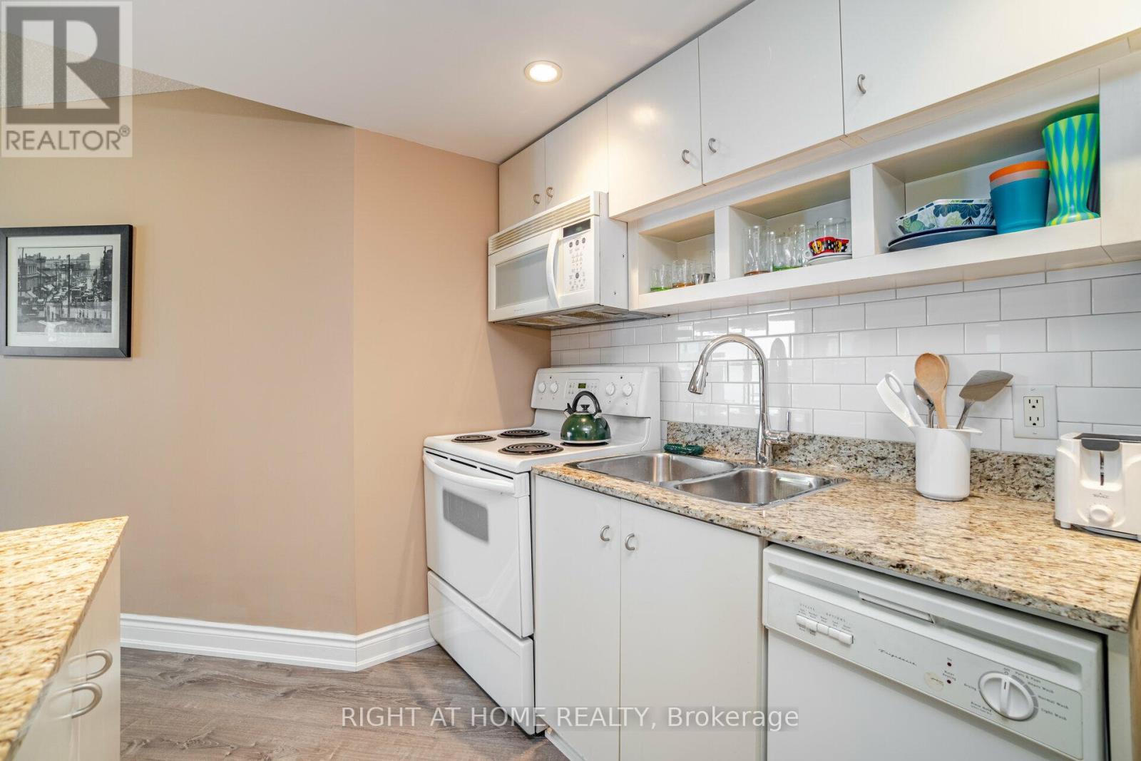 809 - 8 York Street, Toronto, Ontario  M5J 2Y2 - Photo 6 - C12503336