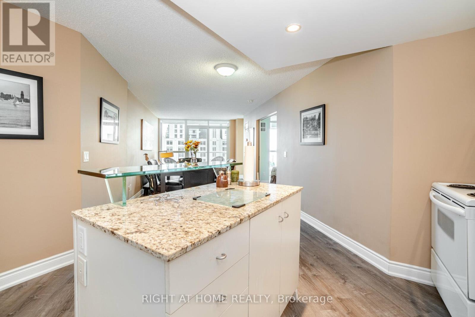 809 - 8 York Street, Toronto, Ontario  M5J 2Y2 - Photo 8 - C12503336