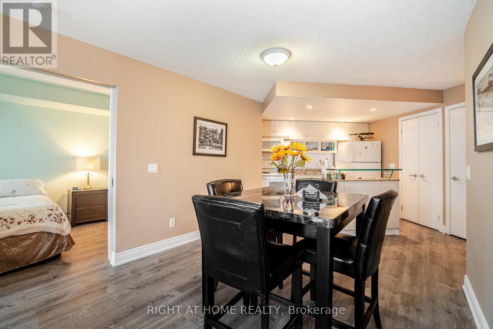 809 - 8 York Street, Toronto, Ontario  M5J 2Y2 - Photo 9 - C12503336