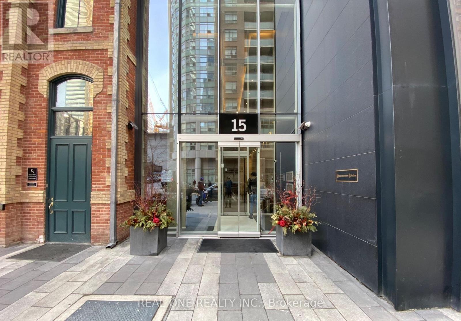 4703 - 15 Grenville Street, Toronto, Ontario  M4Y 0B9 - Photo 2 - C12503406