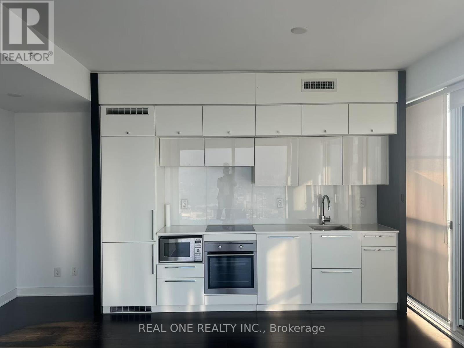 4703 - 15 Grenville Street, Toronto, Ontario  M4Y 0B9 - Photo 5 - C12503406