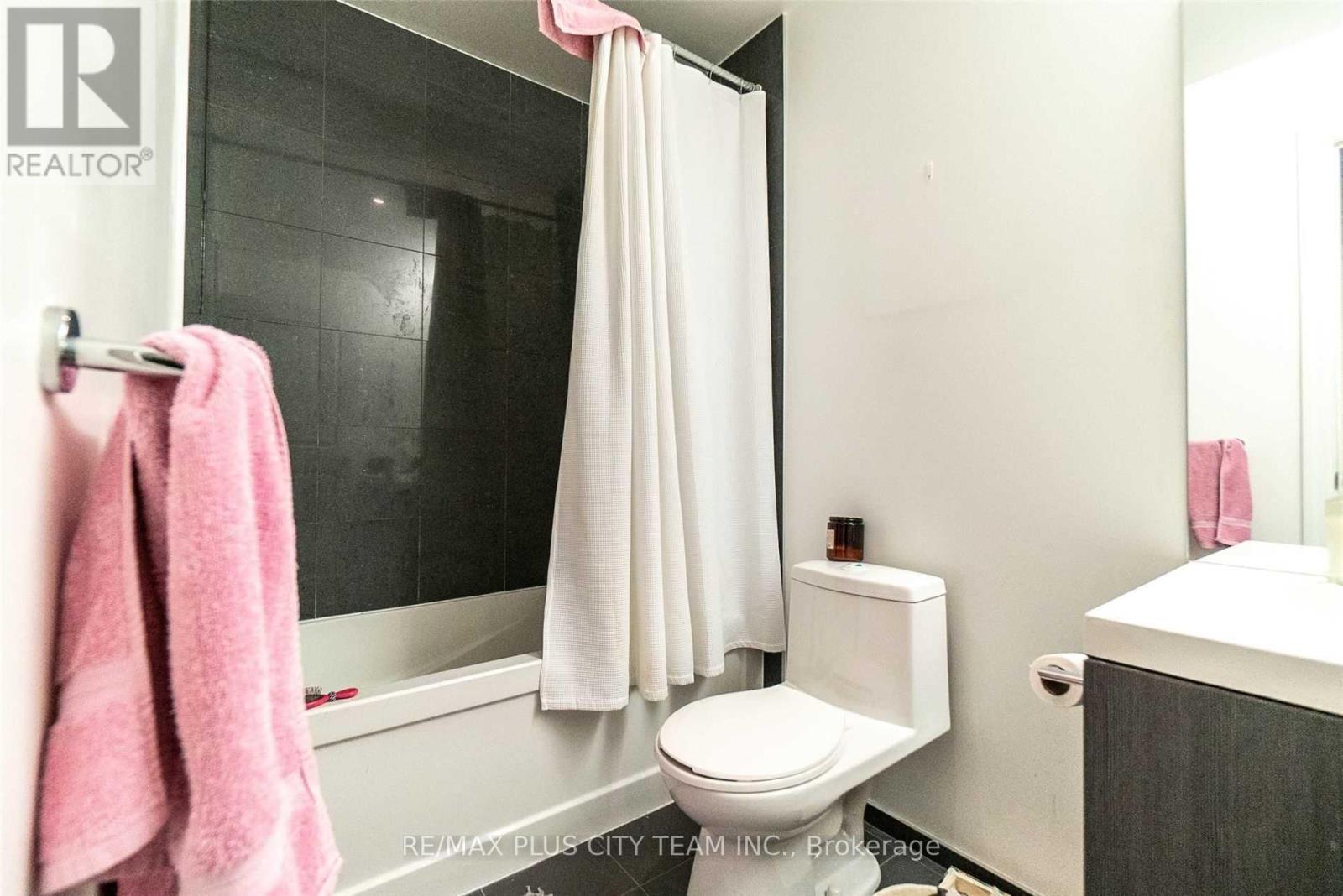 1604 - 8 The Esplanade, Toronto, Ontario  M5E 0A6 - Photo 10 - C12503480