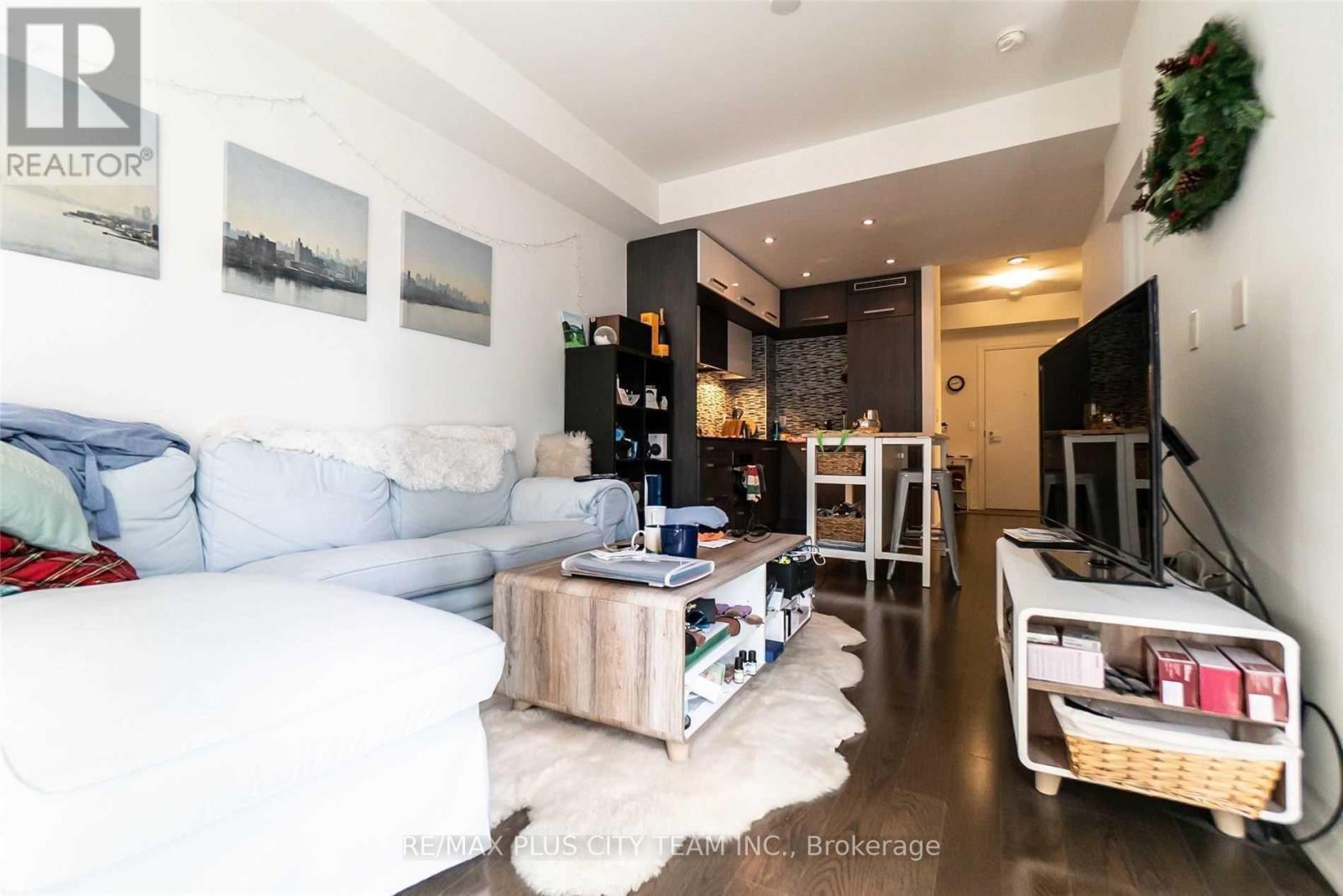 1604 - 8 The Esplanade, Toronto, Ontario  M5E 0A6 - Photo 2 - C12503480