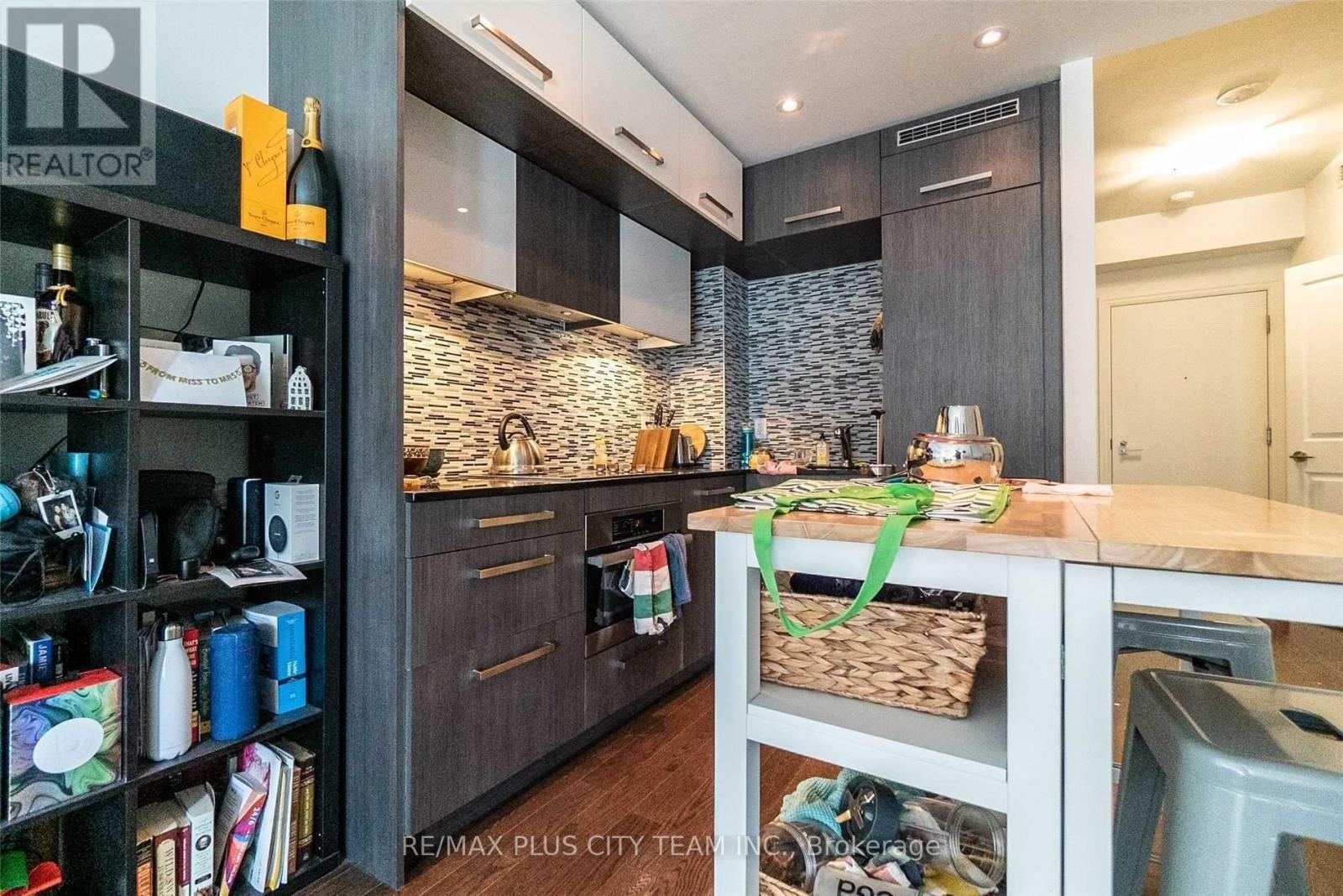 1604 - 8 The Esplanade, Toronto, Ontario  M5E 0A6 - Photo 3 - C12503480