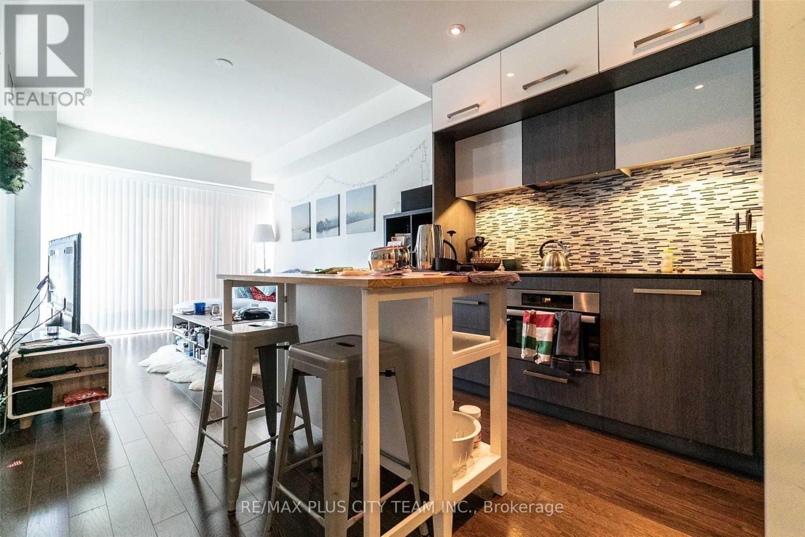 1604 - 8 The Esplanade, Toronto, Ontario  M5E 0A6 - Photo 4 - C12503480