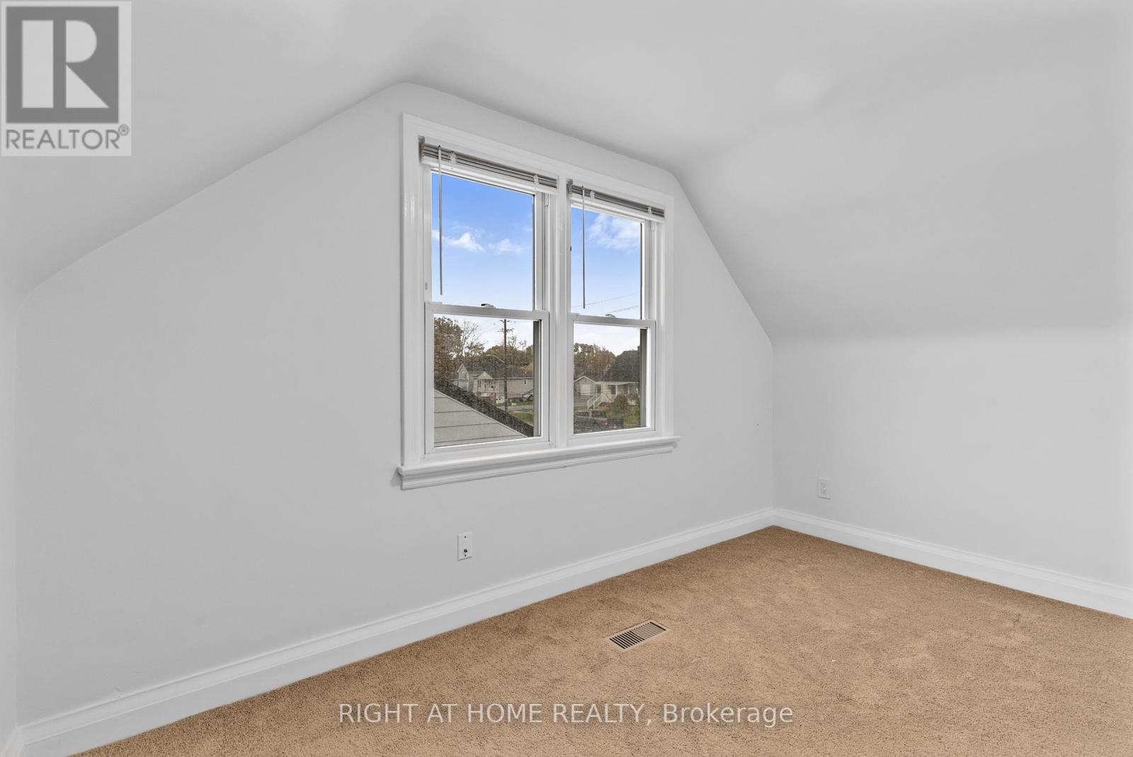 9 Admiral Road, St. Catharines, Ontario  L2P 1G4 - Photo 18 - X12503182