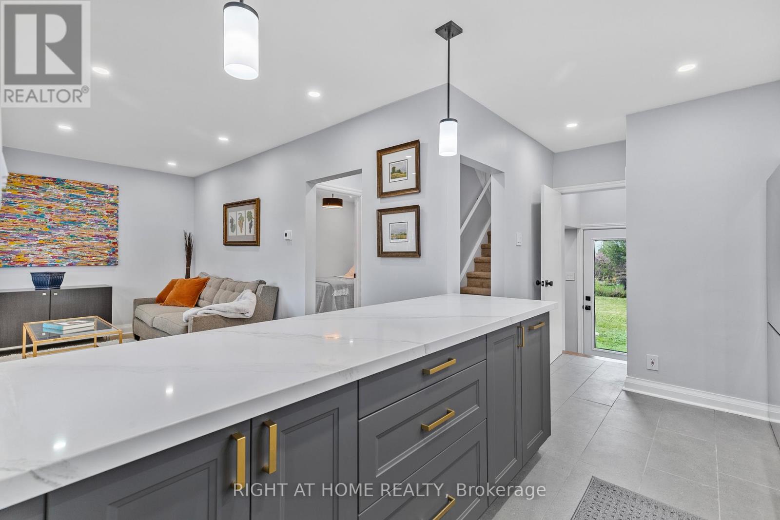 9 Admiral Road, St. Catharines, Ontario  L2P 1G4 - Photo 5 - X12503182