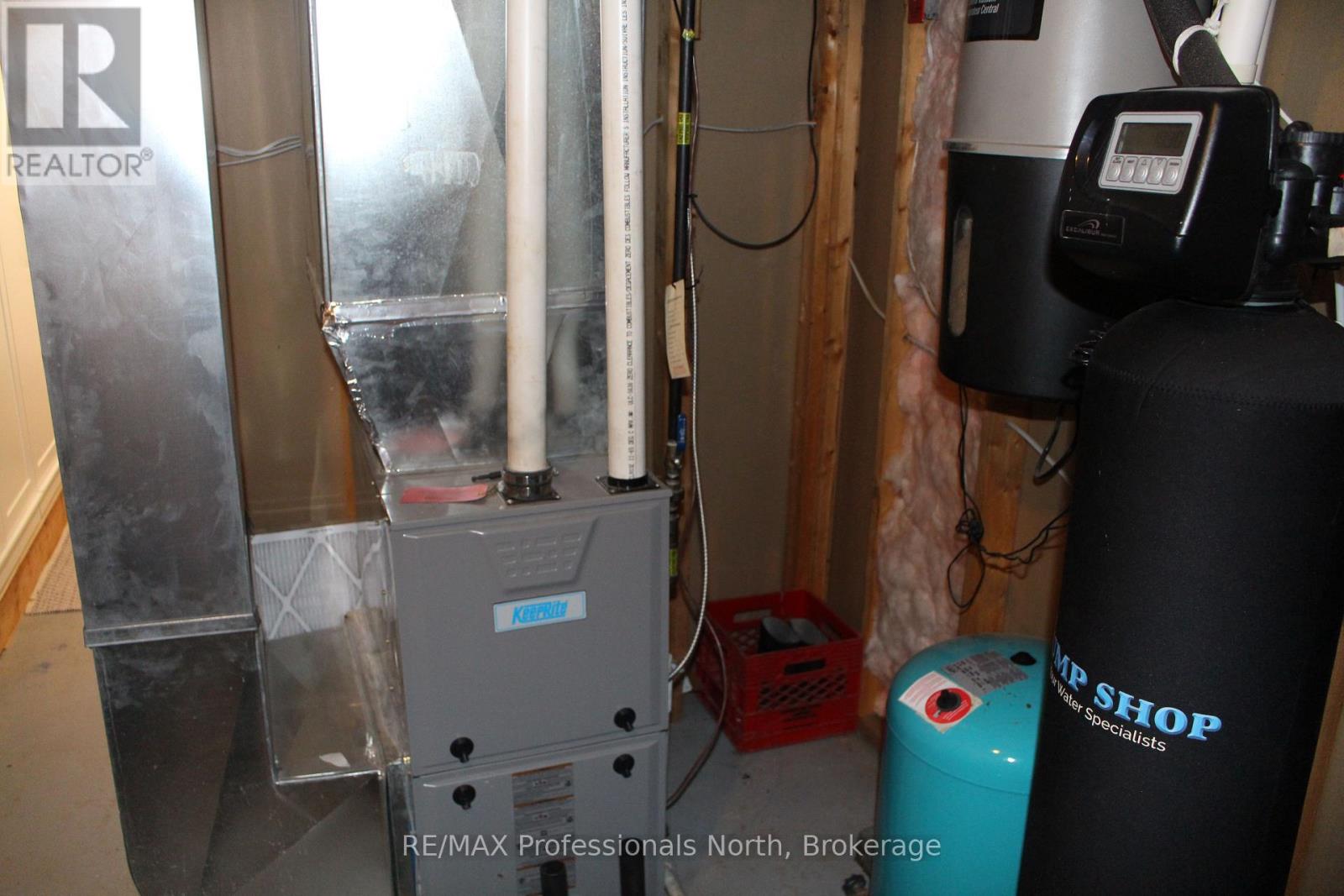 1121 Old Donald Road N, Dysart Et Al, Ontario  K0M 1S0 - Photo 35 - X12496644