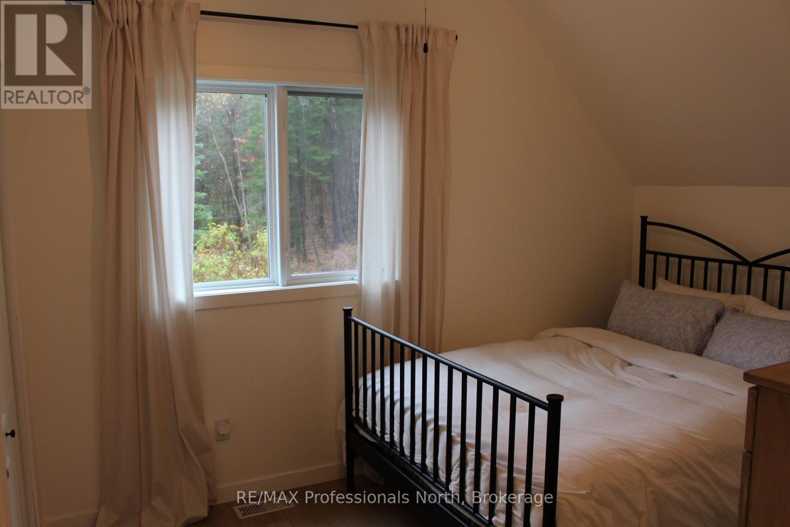 1121 Old Donald Road N, Dysart Et Al, Ontario  K0M 1S0 - Photo 30 - X12496644