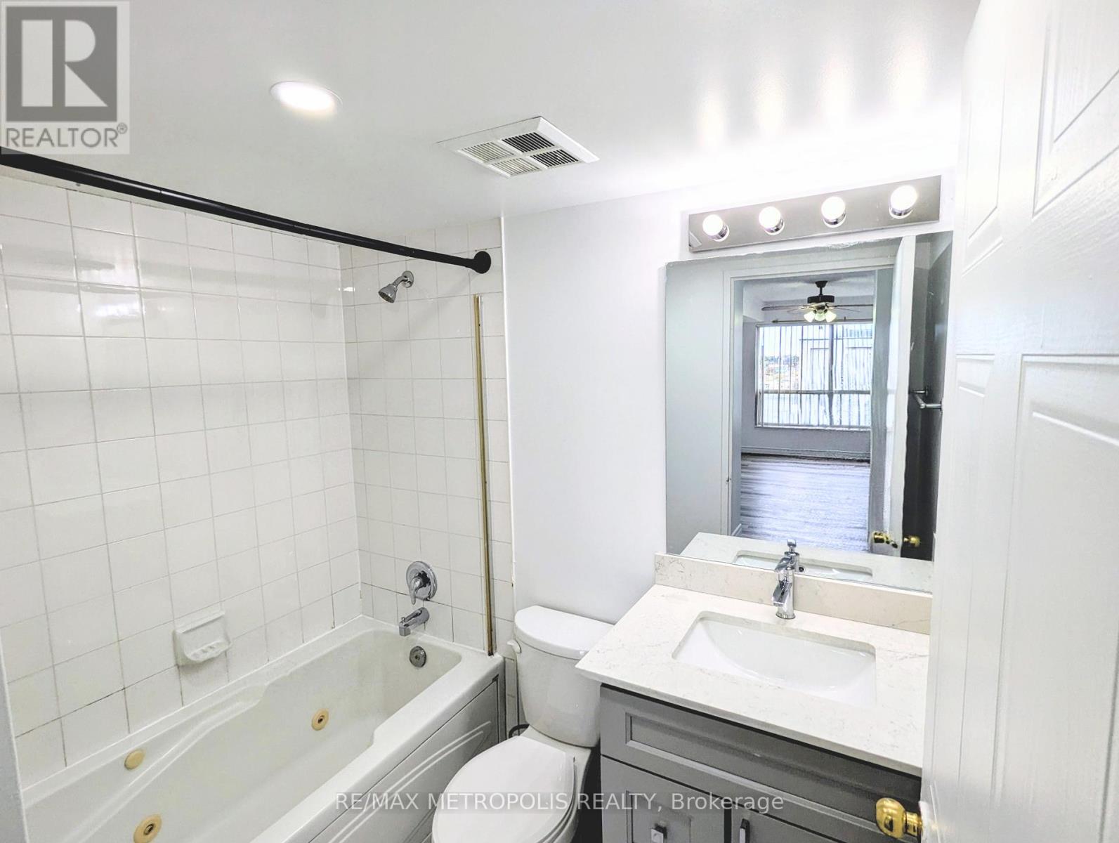 1202 - 2550 Lawrence Avenue E, Toronto, Ontario  M1P 2R7 - Photo 24 - E12503404