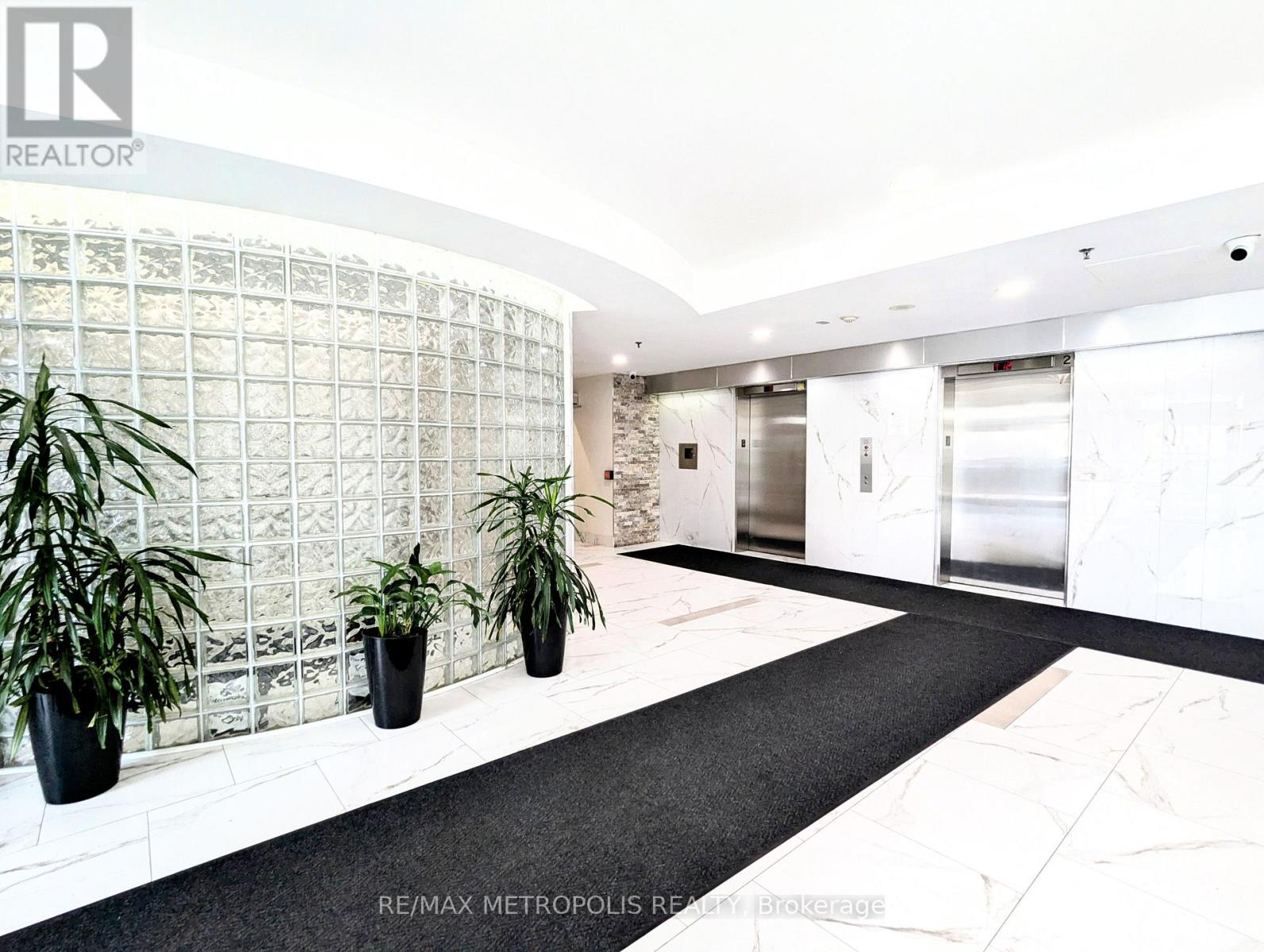 1202 - 2550 Lawrence Avenue E, Toronto, Ontario  M1P 2R7 - Photo 3 - E12503404